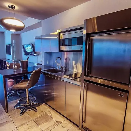 Luxury 53Rd Flr Condo With Amazing Sunset View & Balcony No Refee At Palms Place